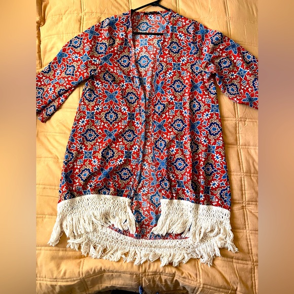 Beautiful lightweight shawl/ kimono - Picture 3 of 5